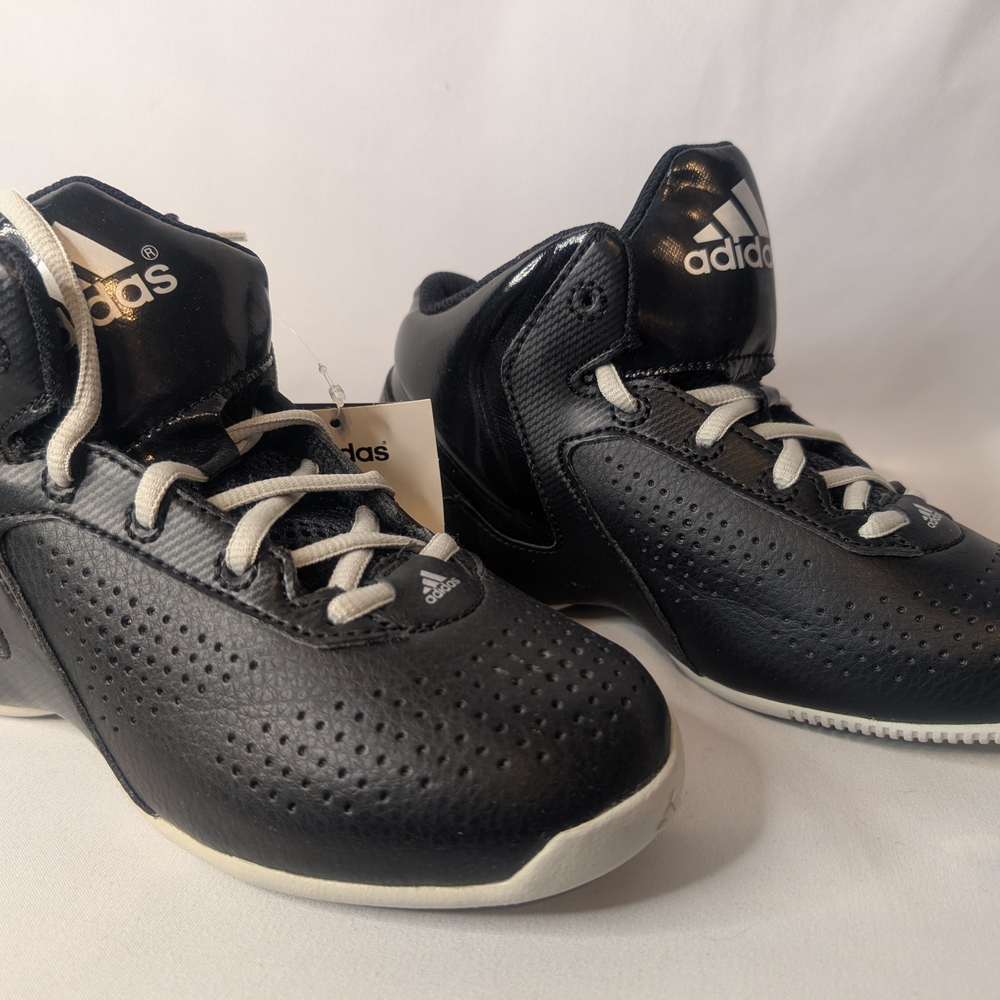 NIB Adidas NXT LVL SPD 3 K Kids Size 6 Sleek Basketball Shoes